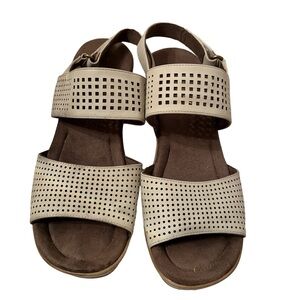 Natural Soul Women’s Perforated Cut Out Wedge Shoe NWT Size 7.5 M